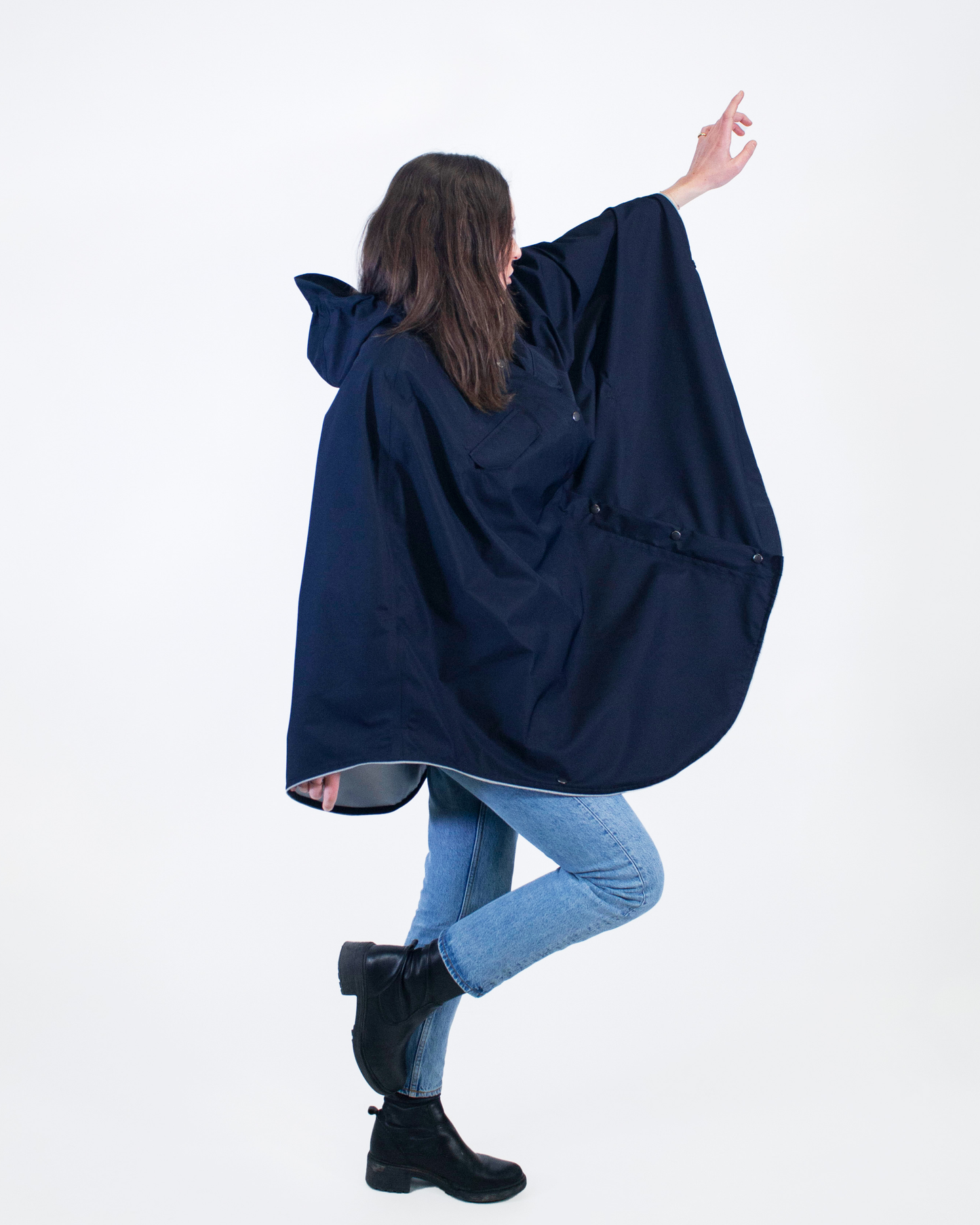 cape de pluie bleu marine pour femme a vélo - euphrosyne