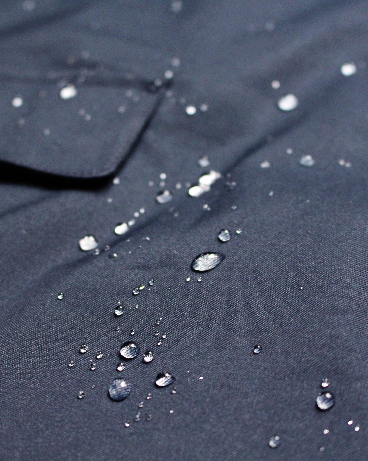 tissu impermeable et deperlant de la cape de pluie félicité - euphrosyne